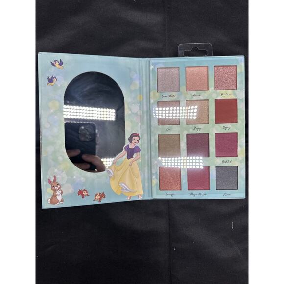 Disney Snow White And The Seven Dwarfs 12 Pan Eye Shadow Palette Taste Beauty - Picture 4 of 6